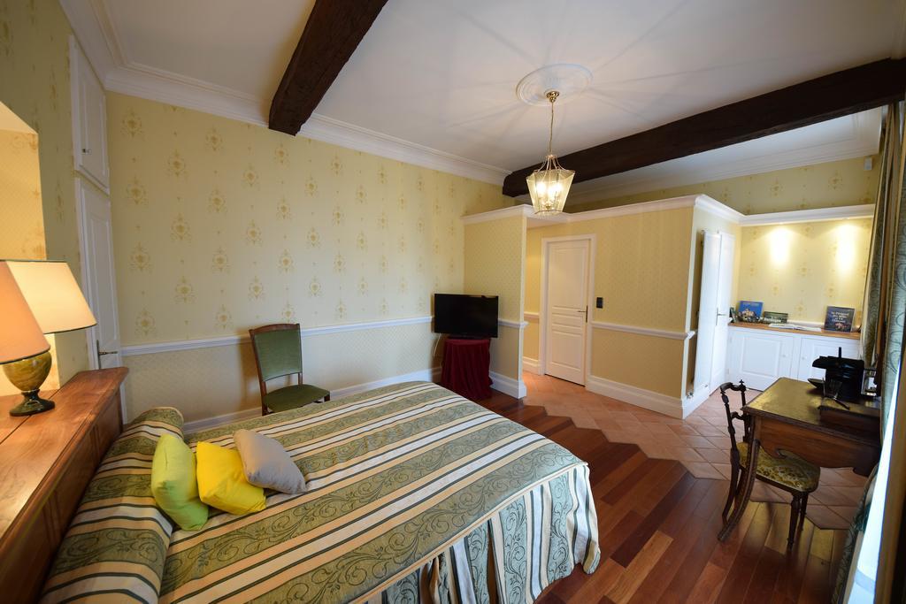 Domaine De La Rocque Bed and Breakfast Liorac-sur-Louyre Buitenkant foto